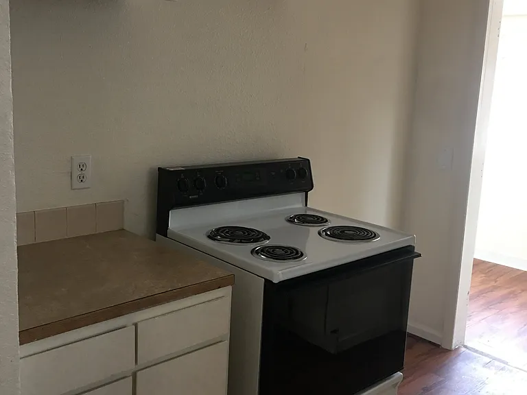 1409 Arthur St — Photo 8