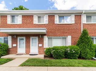 1242 N Boxwood Dr #A, Mount Prospect, IL