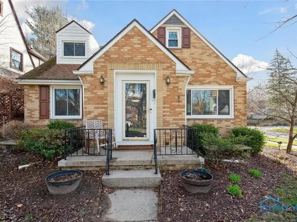 2902 Barrington Dr, Toledo, OH 43606