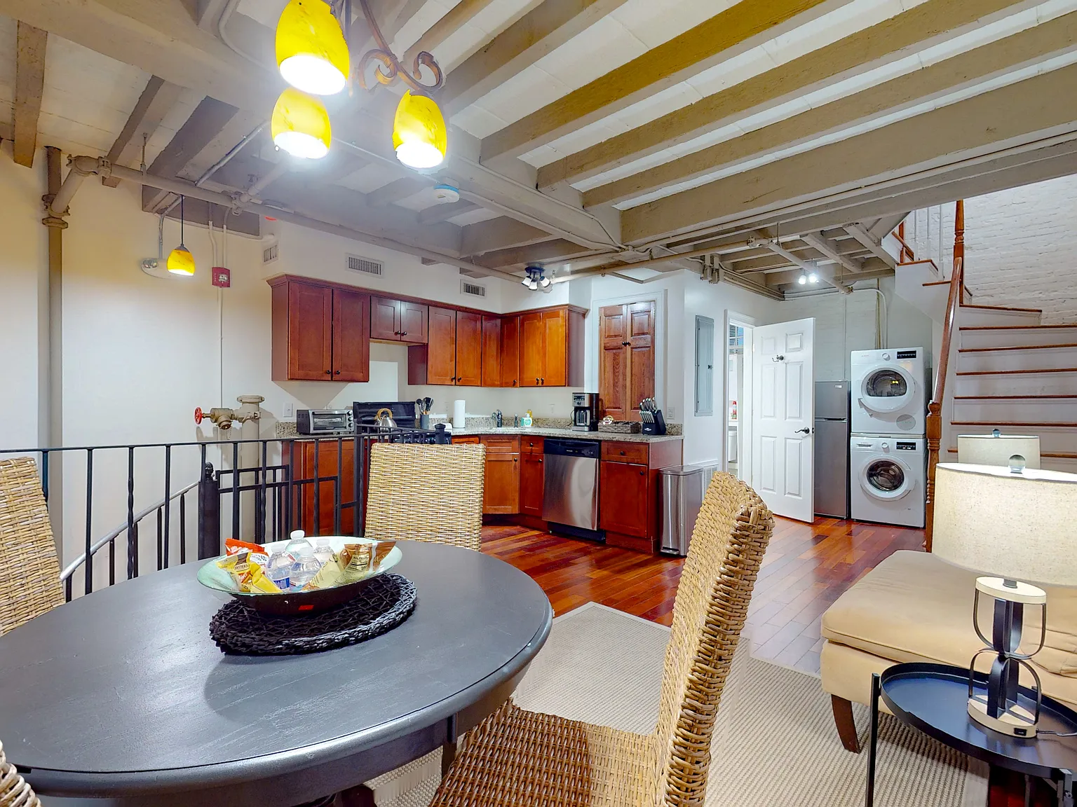 1 bed, 1.5 bath, 1200 sqft, $7,000 — Photo 4