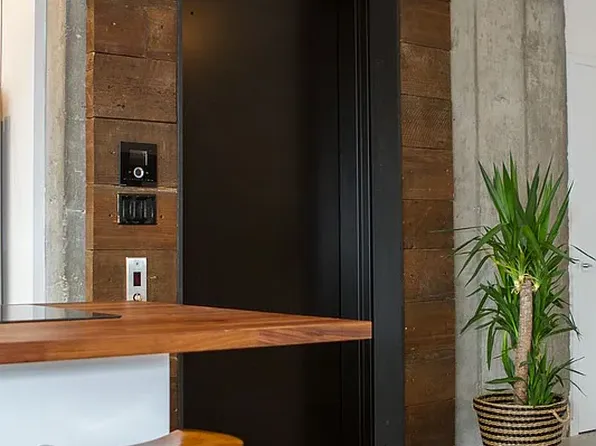 651 New York Avenue image 3 of 9