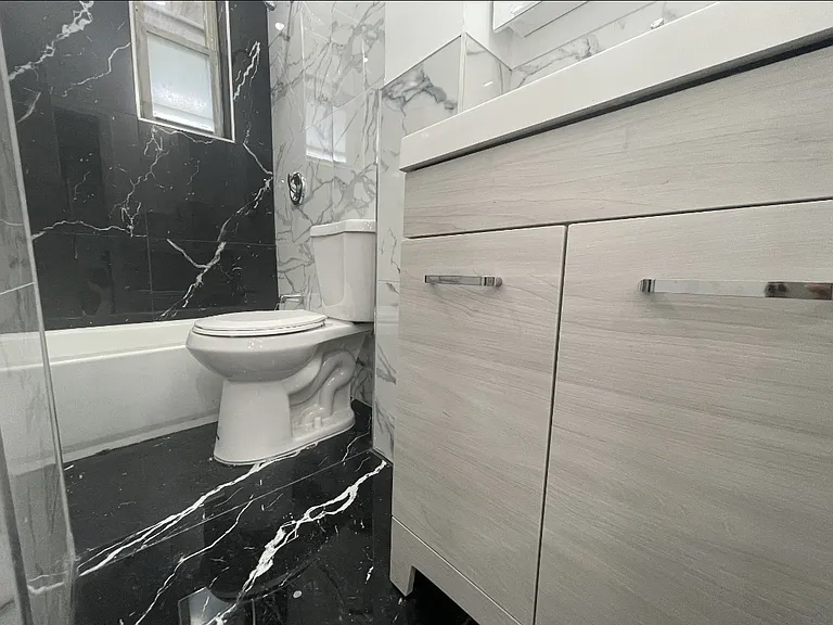 644 Kennedy Blvd #3R — Photo 3