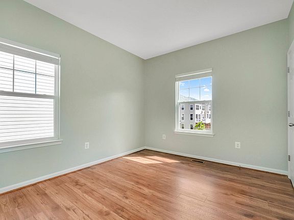 5th image of 437 Boxelder Dr
