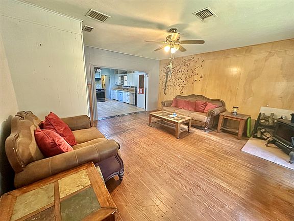 5th image of 423 Strawn Rd