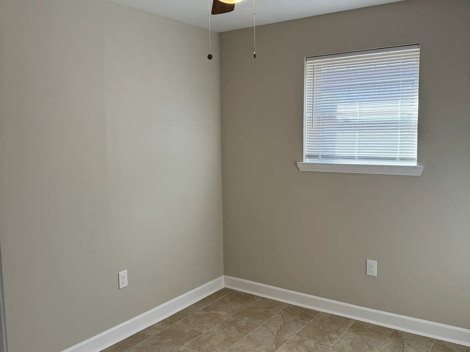 4832 Viola St — Photo 3