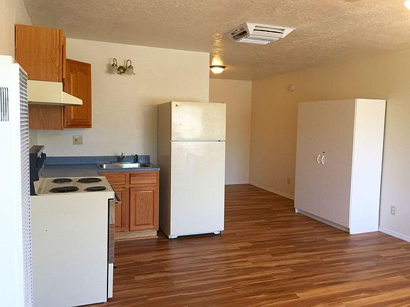 3rd image of 304 Graceland Dr SE #C