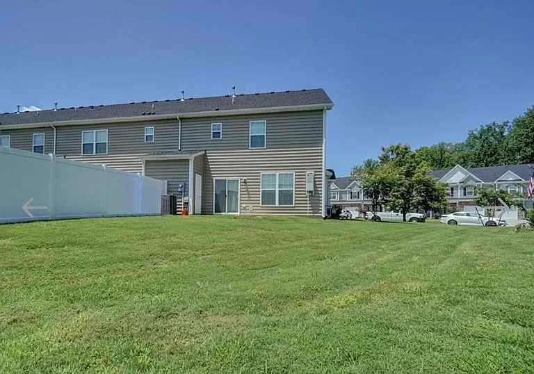 6019 Newington Pl — Photo 13