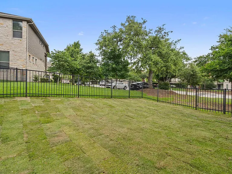 7324 Bandera Ranch Trl #B — Photo 31