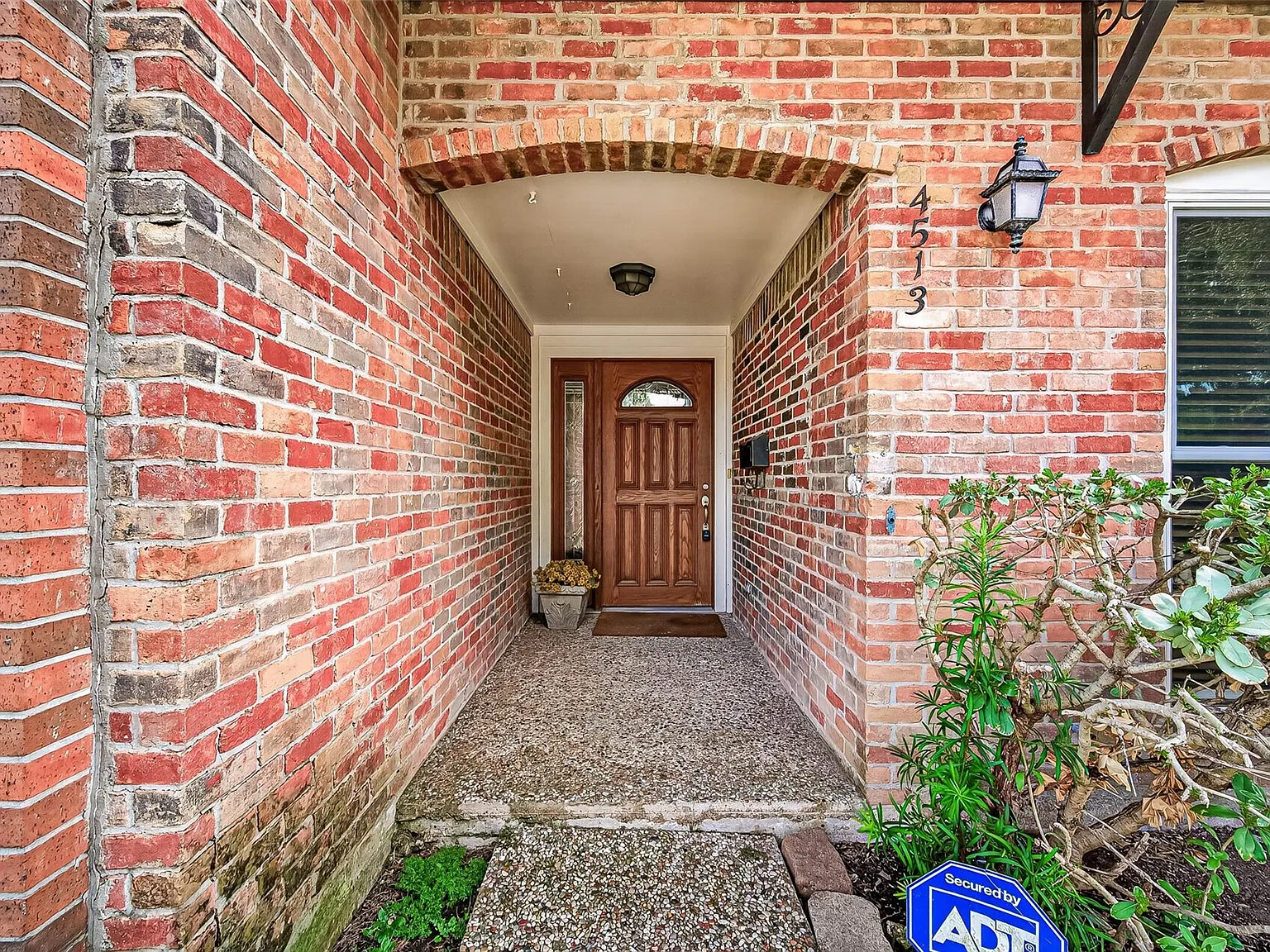 3 bed, 2.5 bath, 2200 sqft, $3,250 — Photo 2