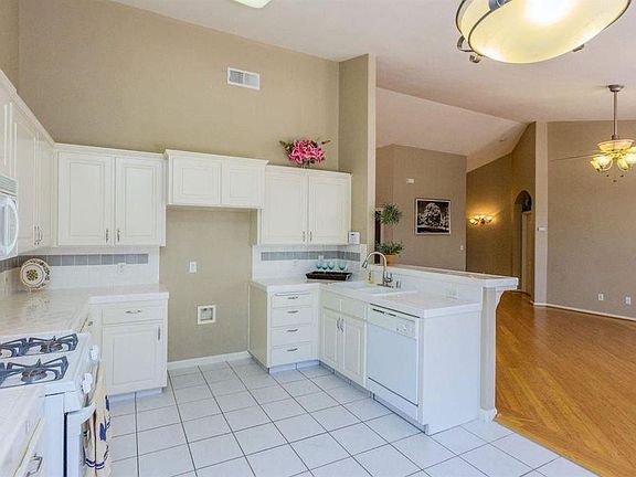 5th image of 2870 E Brandon Ln