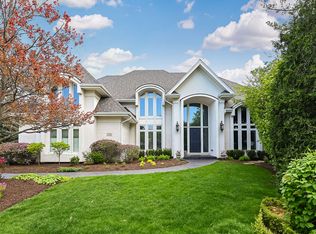 9 Clubside Ct, Burr Ridge, IL 60527