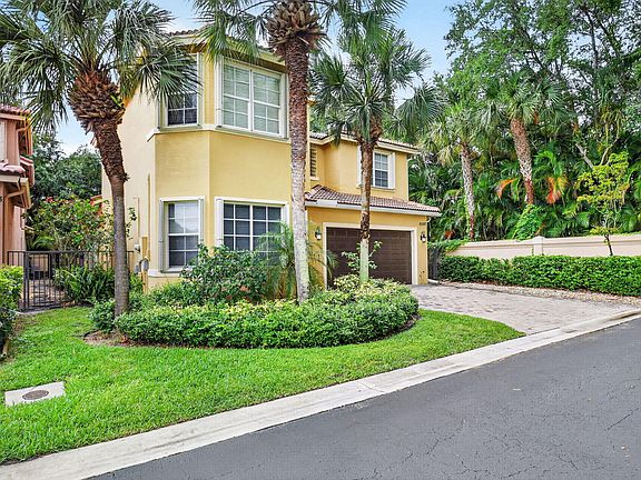 3rd image of 10247 Isle Wynd Court
