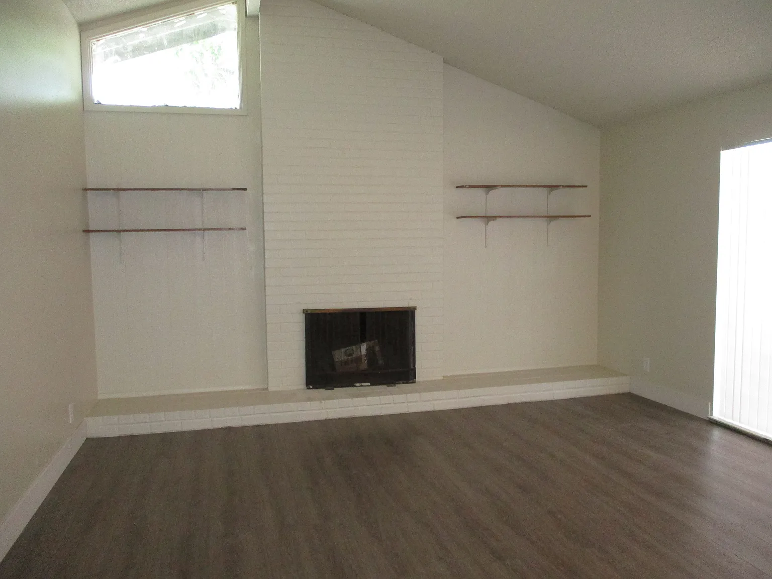 2 bed, $1,325 — Photo 2