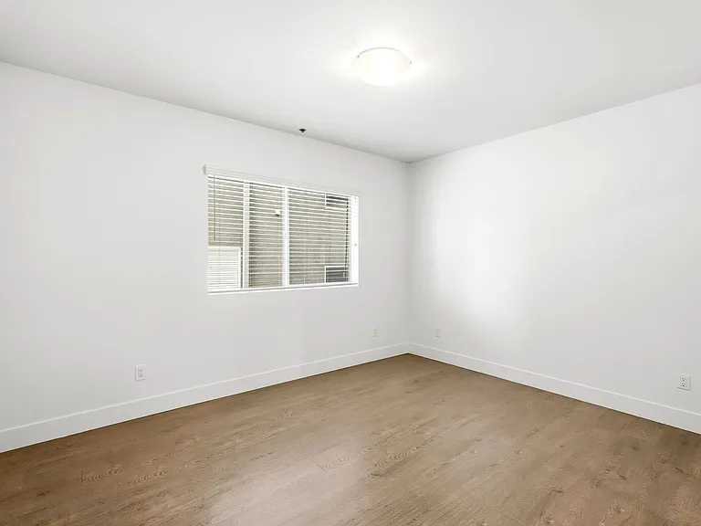 11305 Moorpark St — Photo 41
