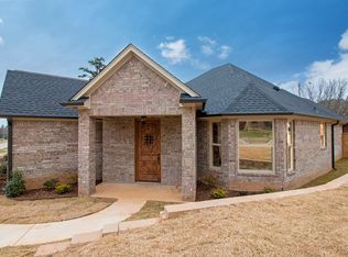 2900 Lismore Ln, Longview, TX 75605