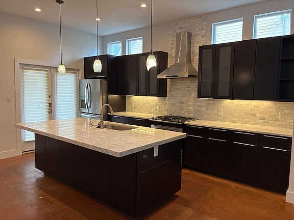 4th image of 1809 Singleton Ave