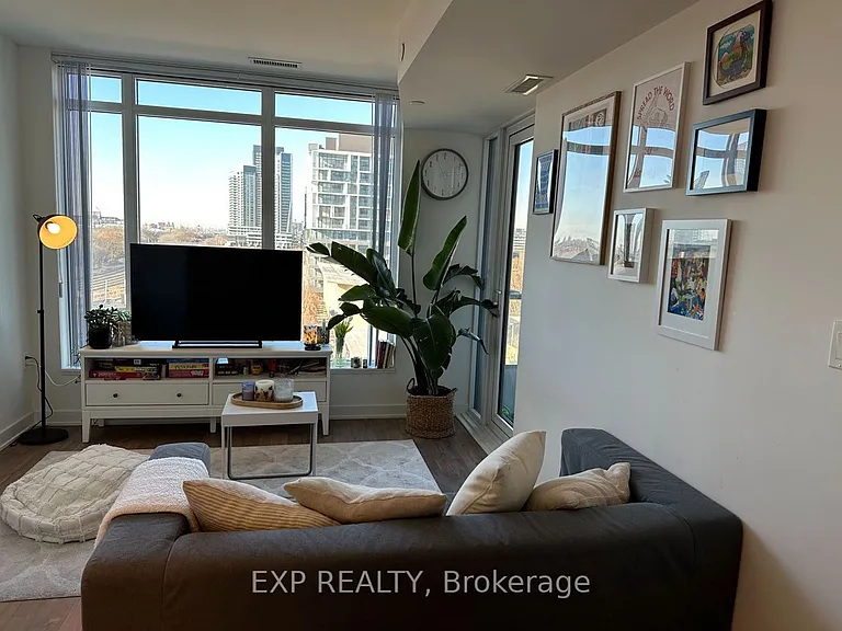 27 Bathurst St #512 — Photo 8