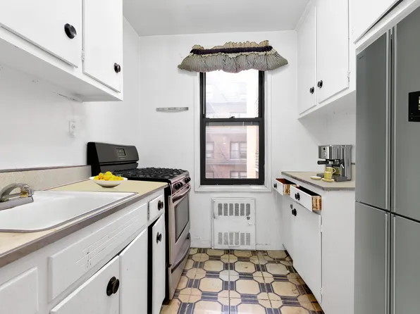 2546 East 13th Street image 13 of 28