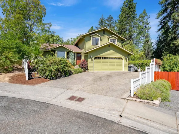 312 NW Sinclair Dr, Grants Pass, OR 97526