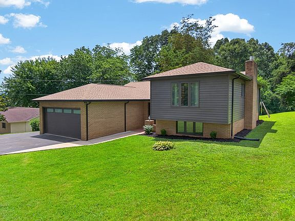 3rd image of 311 S Hillcrest Dr