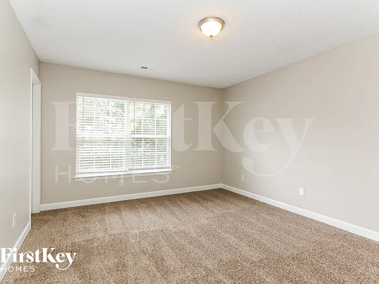 2217 Thorncrest Dr — Photo 12