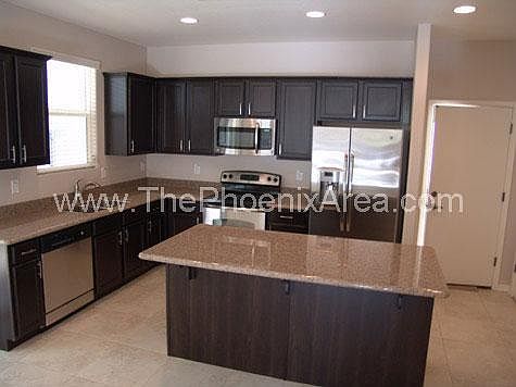 2nd image of 4054 E Oakland St