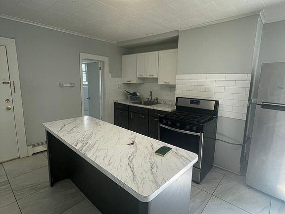 5th image of 187 Parker St APT 3