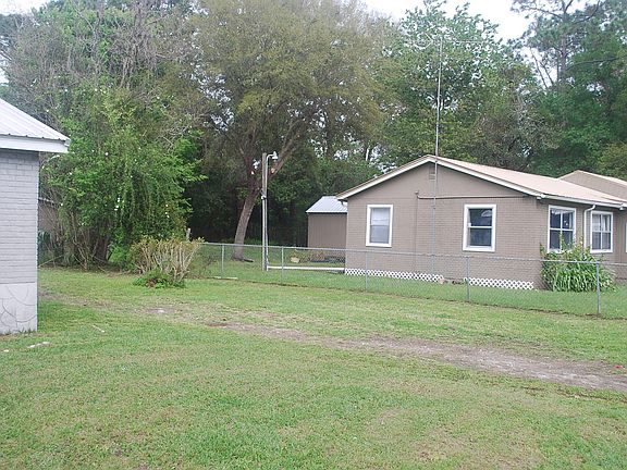 3rd image of 400 E Palmetto St