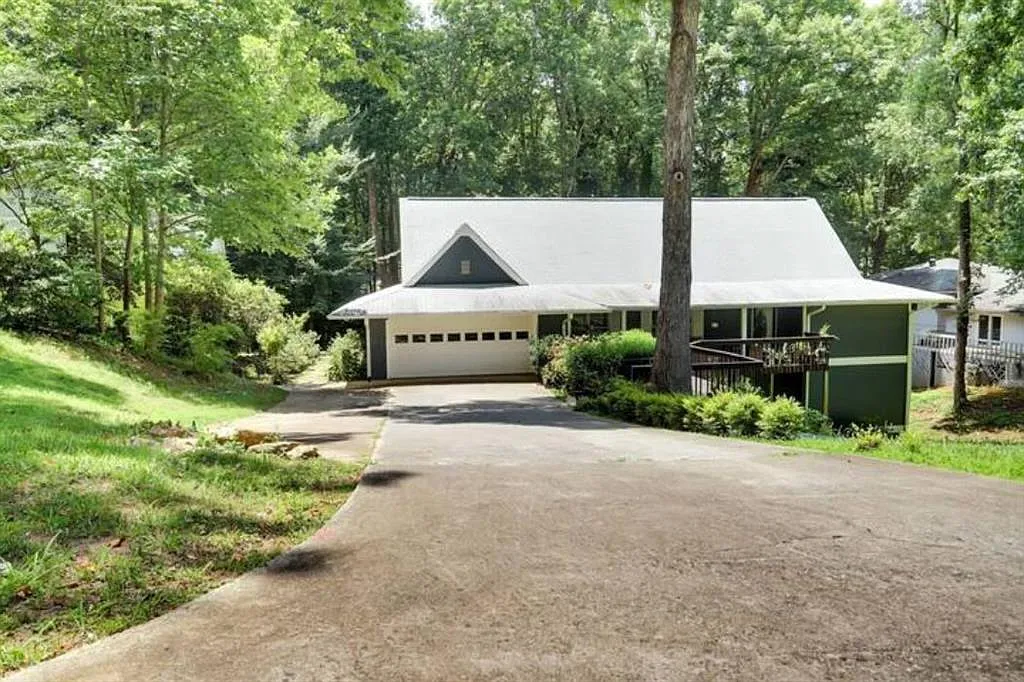 5 bed, 4.5 bath, 3153 sqft, $8,000 — Photo 1