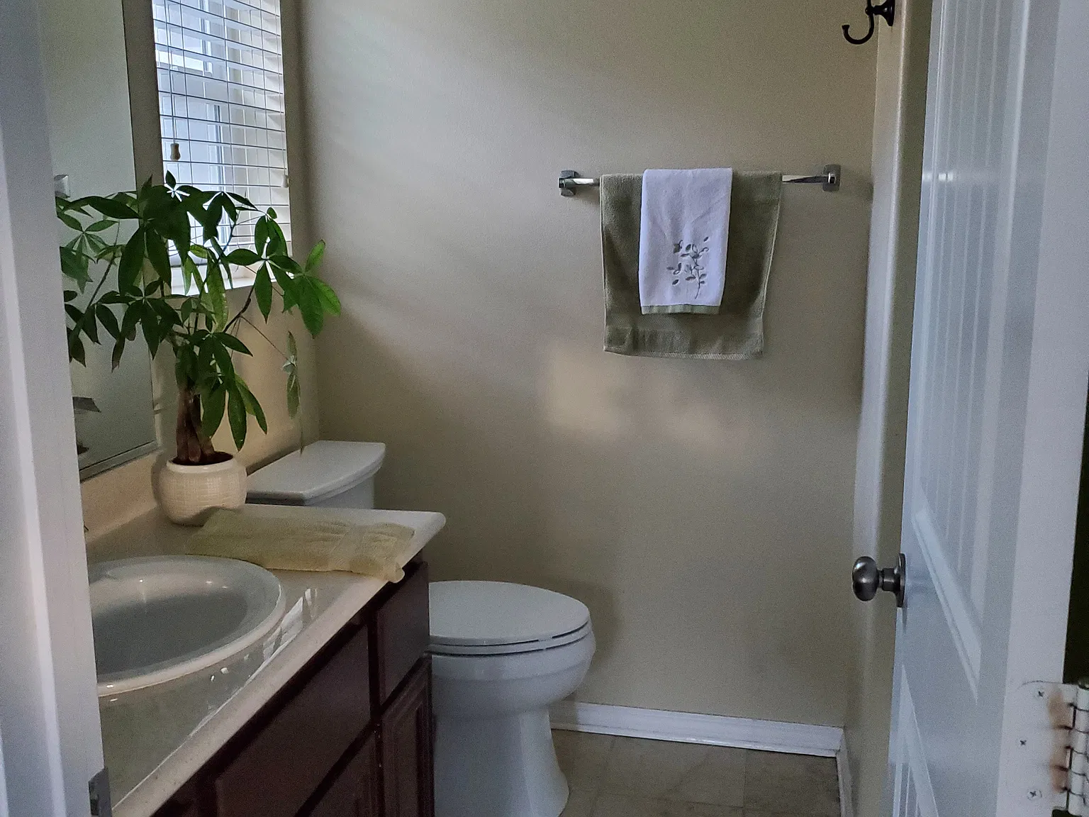 5 bed, 3850 sqft, $1,200 — Photo 2
