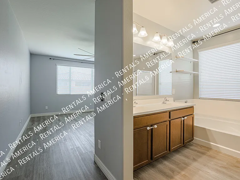 4217 W Winston Dr — Photo 11