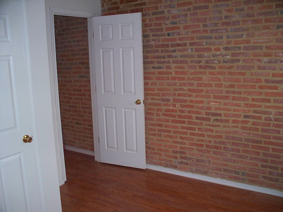 2nd image of 1139 W Lombard St