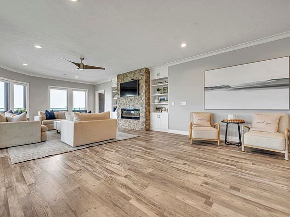 3rd image of 465 240th Ave #204