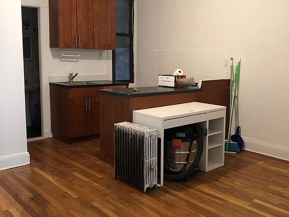 2nd image of 223 E 88th St #2