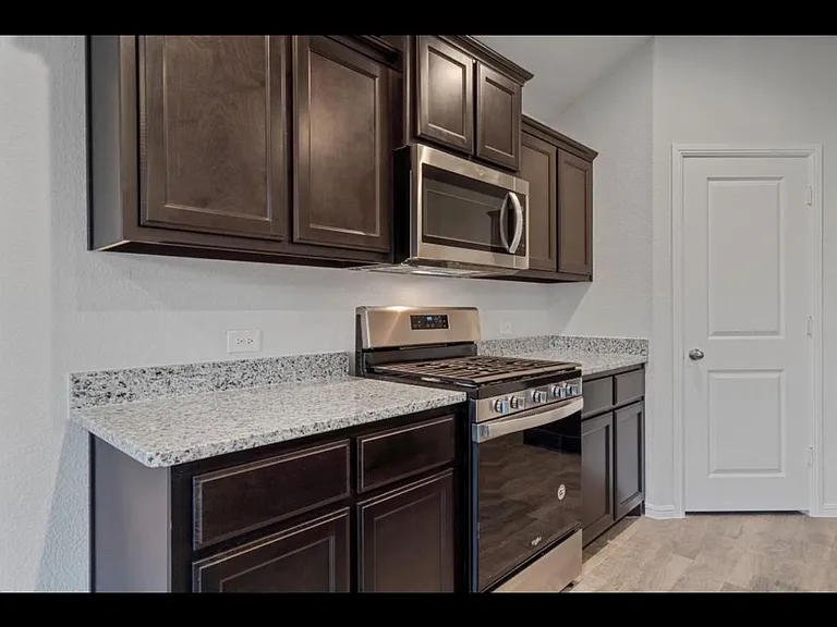 321 Youngblood — Photo 3