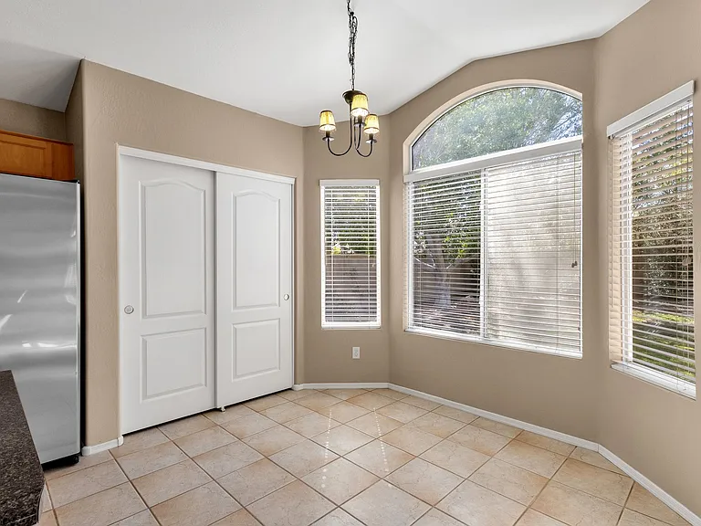 647 W Fremont Dr — Photo 25