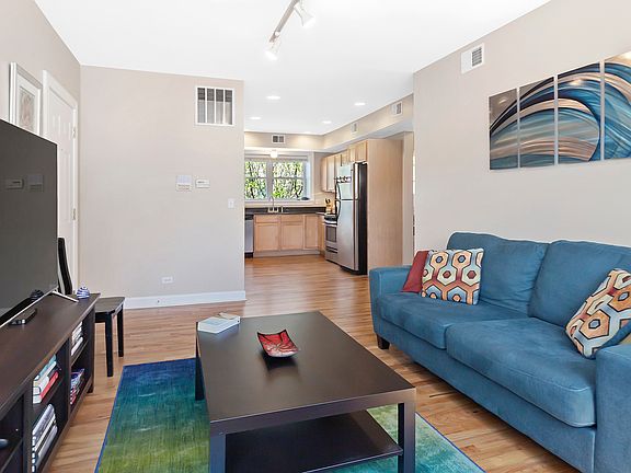 5th image of 1529 W Rosemont Ave APT 3N