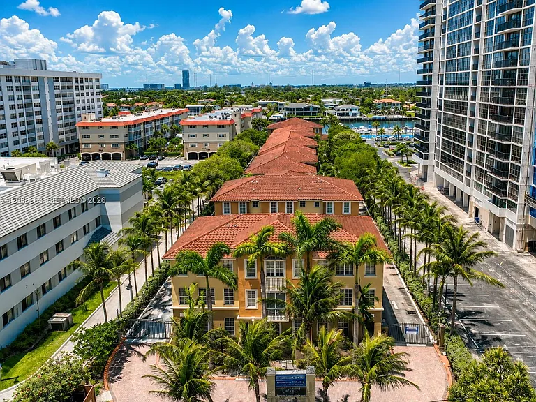 2069 S Ocean Dr #Townhouse 18 — Photo 2
