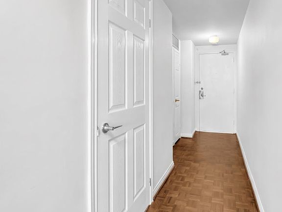 4th image of 190 Saint George St #501