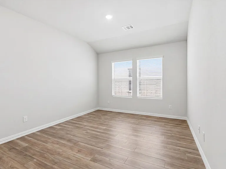 410 Dempsey Dr — Photo 17