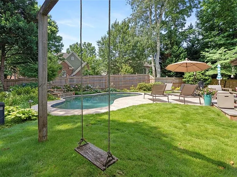 1213 Club Walk Dr NE — Photo 18