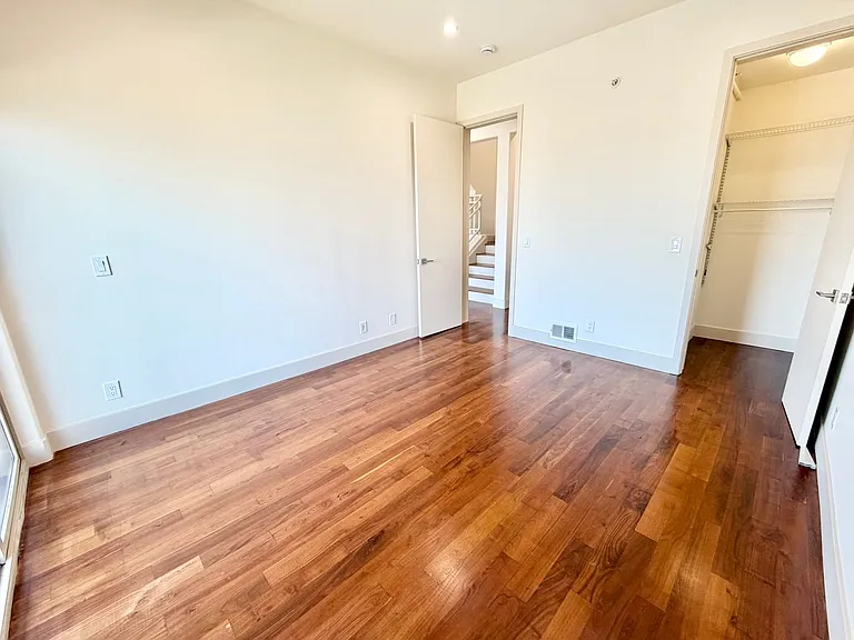 635 Burnett — Photo 13
