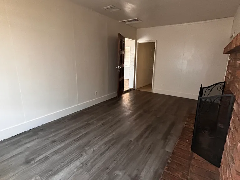 1431 W 7th St — Photo 5