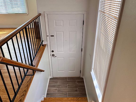 3rd image of 974 Mallard Cir