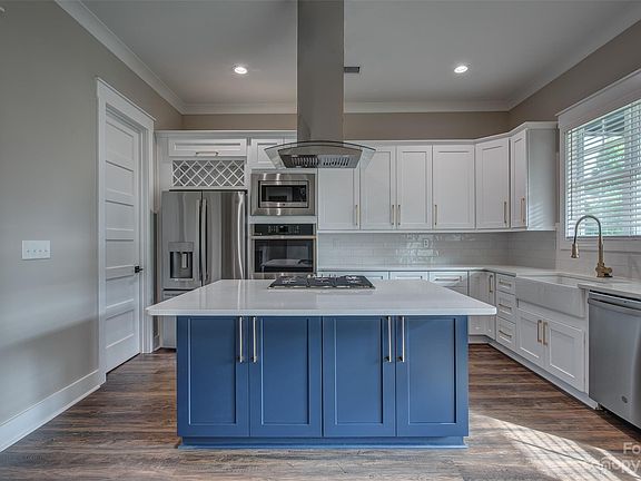 2nd image of 114 Prince St
