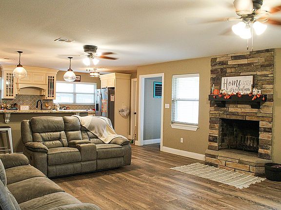 2nd image of 306 W Pineshadows Dr