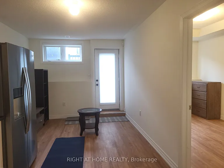 56 Singhampton Rd — Photo 5