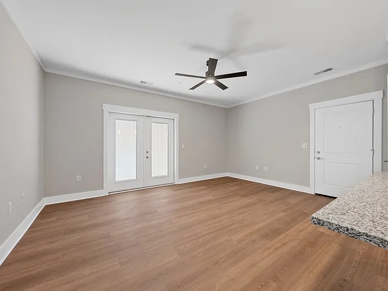 Mount Victor Olde Towne Luxury Apartments — Photo 84