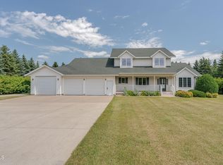 9601 Oak Dr, Bismarck, ND 58503
