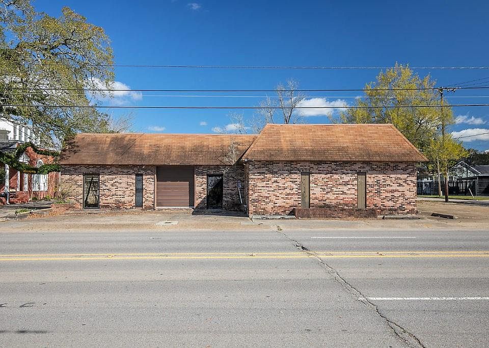 1st image of 527 Broad St